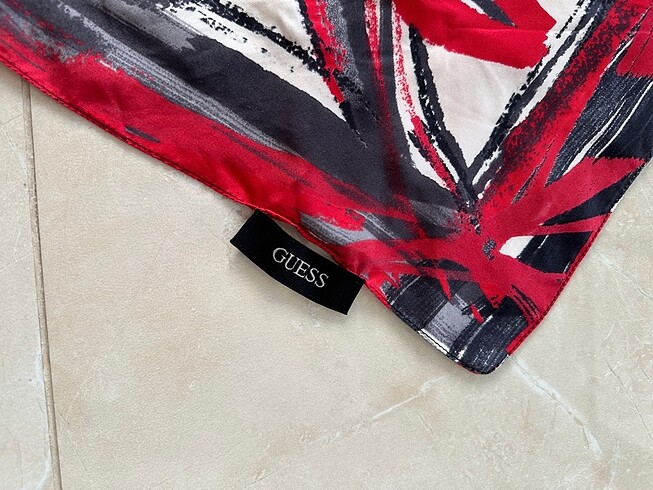 Guess Guess ipek Fular