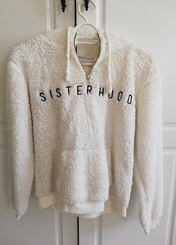 Mavi nin Sweatshirtü yumuşak beyaz renkte 