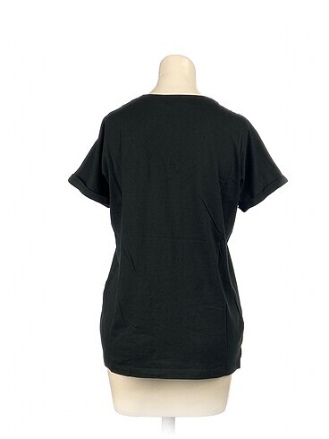 m Beden Pull and Bear T-shirt %70 İndirimli.