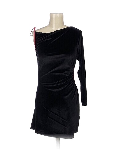 PreLoved Kısa Elbise %70 İndirimli.