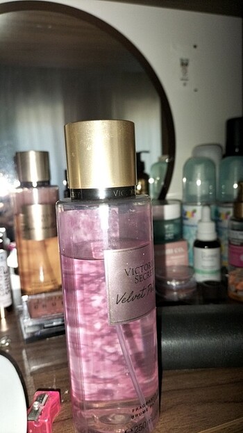 Vs velvet petals