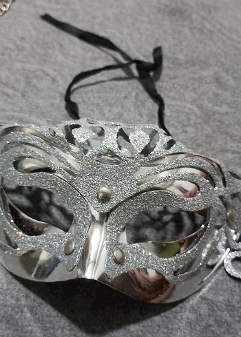 Parlak Gümüş Renkli Kadın Maskesi - Görsel 2