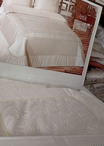 Beden saten incili perdeli yatak örtüsü