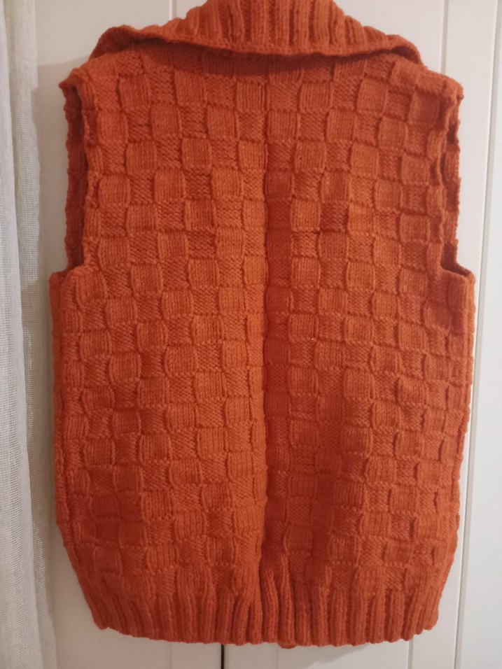 KİREMİT RENGİ YENİ ÖRÜLDÜ YELEK - Görsel 2