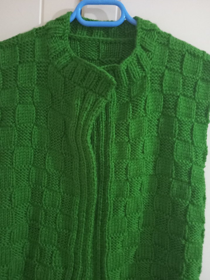 Yeşil Örgü Kadın Triko Yelek - Görsel 3