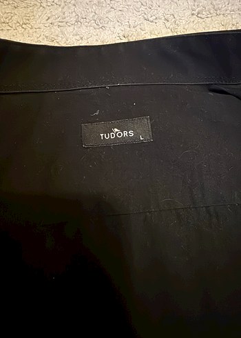 Siyah Düğmeli Gömlek - Görsel 2