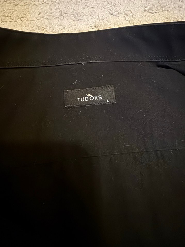 Siyah Düğmeli Gömlek - Görsel 2