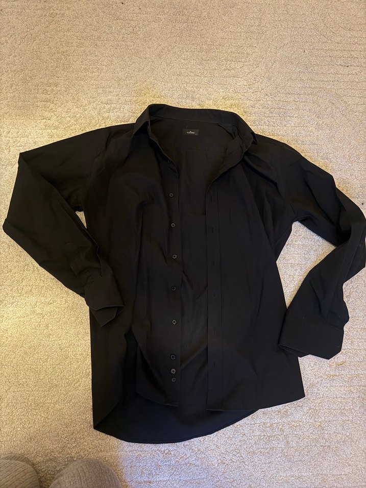 Siyah Düğmeli Gömlek - Görsel 3