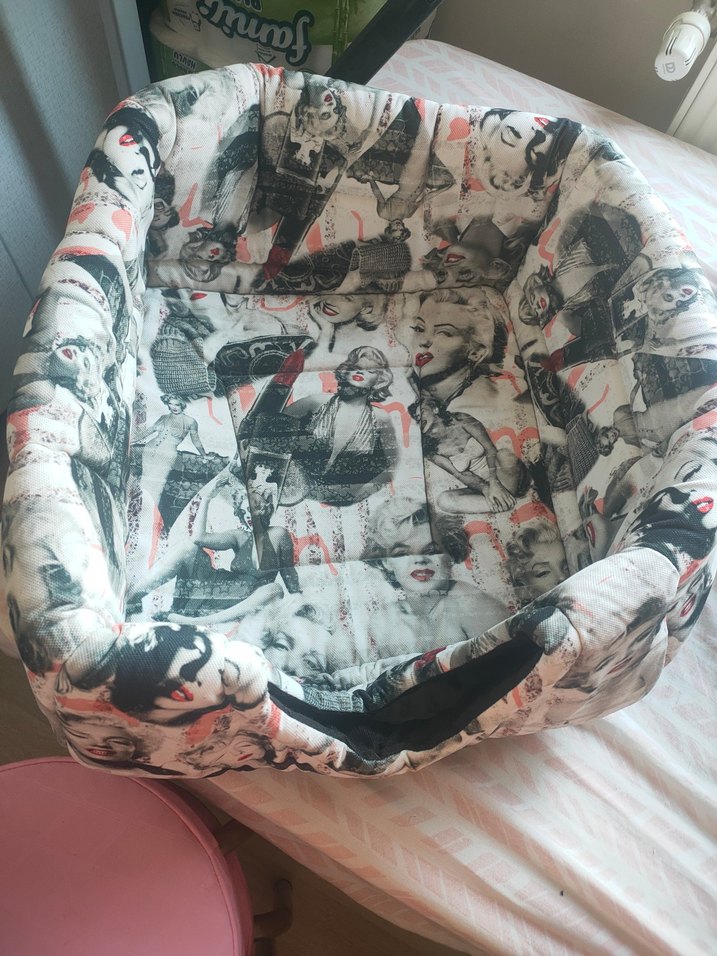 Gri Marilyn Monroe Desenli Kedi Evi - Görsel 2