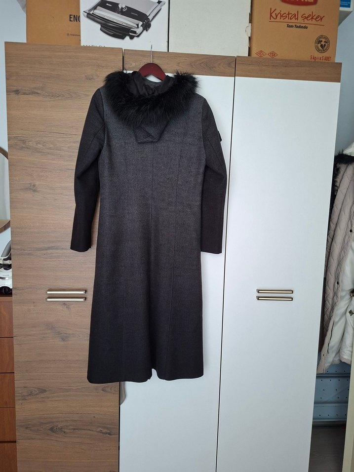 Gri Uzun Kadın Kaban Kürklü Yaka - Görsel 4