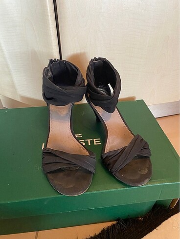 Stradivarius Kısa topuk sandalet