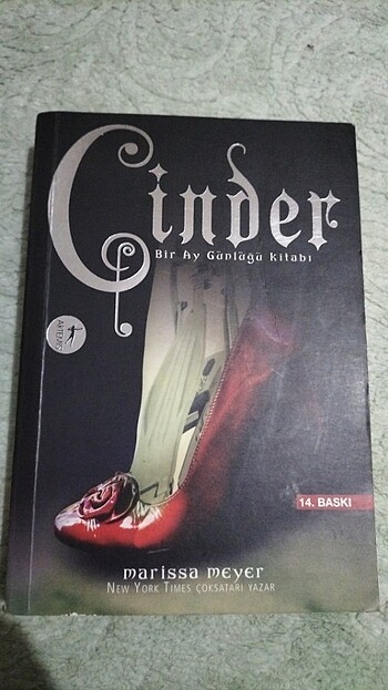 Cinder bir ay günlüğü kitabı ,birinci kitap 