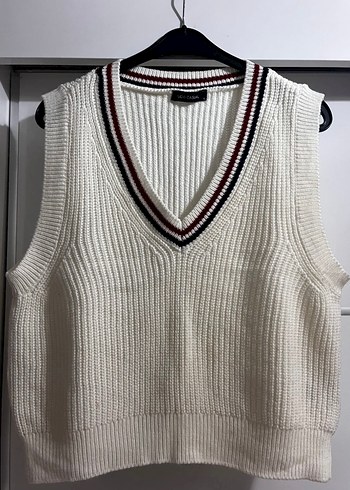 V Yaka Örgü Beyaz Süveter - Görsel 2