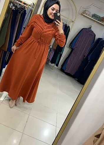 Gururlu elbise