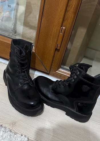 Siyah erkek bot - Görsel 3