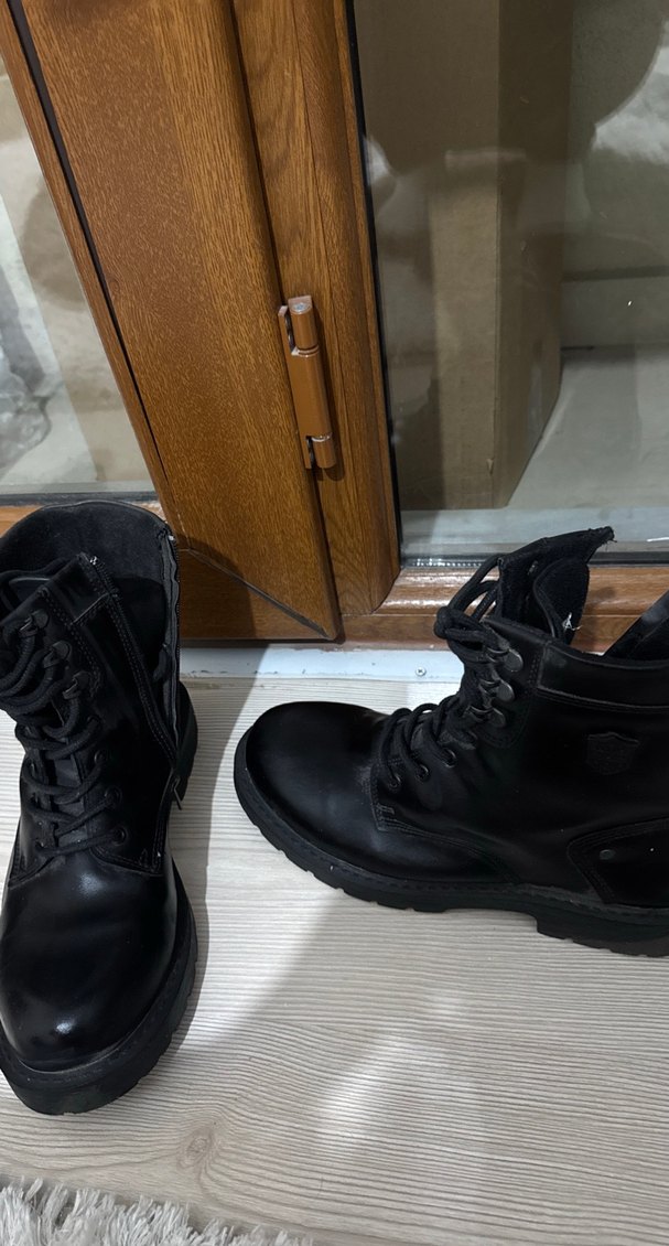 Siyah erkek bot - Görsel 2