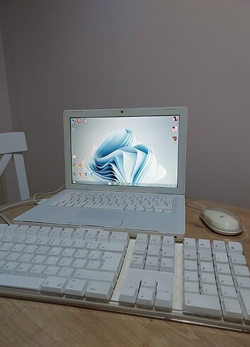 Apple Macbook 13 inç Laptop PC (HER ŞEYİYLE TOPLU SATIŞTIR)