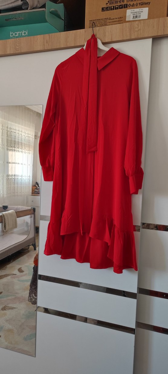 Uzun Kollu Kırmızı Fırfırlı Tunik - Görsel 2
