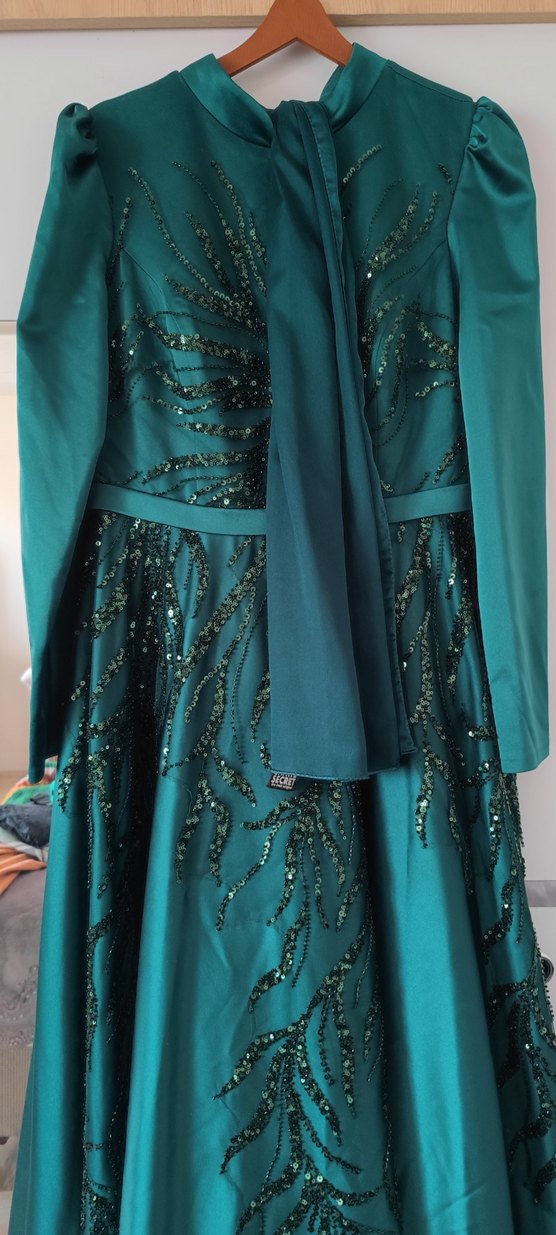 Uzun Kollu zümrütyeşili Nakışlı Abiye Elbise - Görsel 2