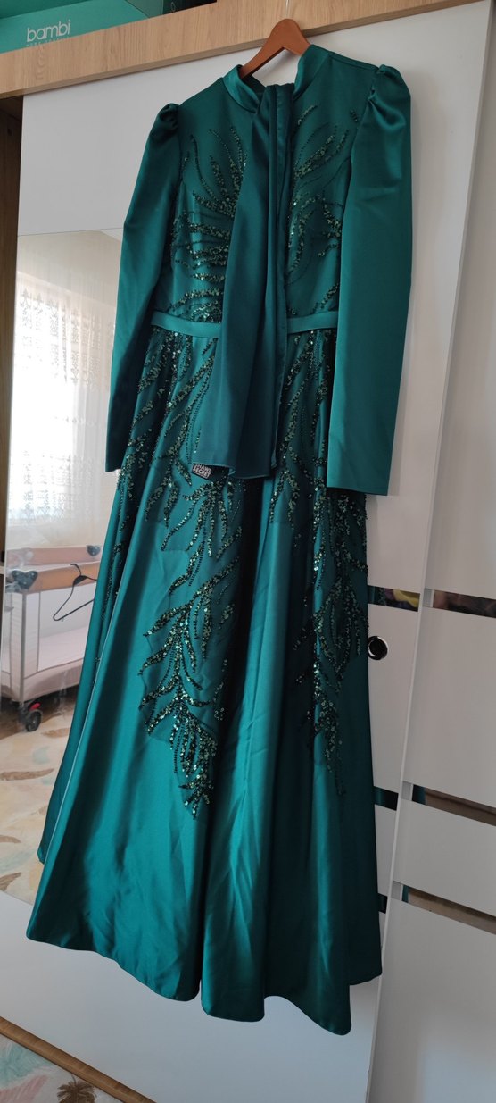 Uzun Kollu zümrütyeşili Nakışlı Abiye Elbise - Görsel 3