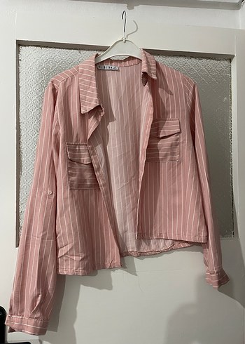 Pembe Çizgili Kısa Kesim Kadın Gömlek