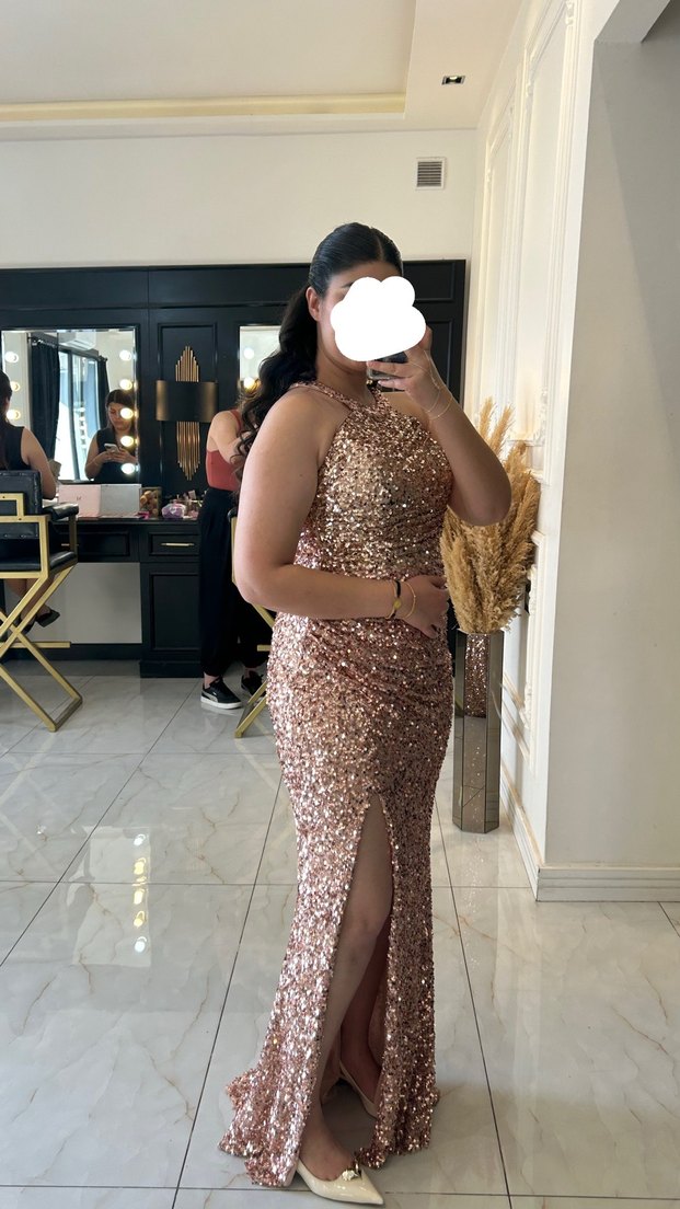 Altın Renk Drapeli Uzun Straplez Elbise - Görsel 3