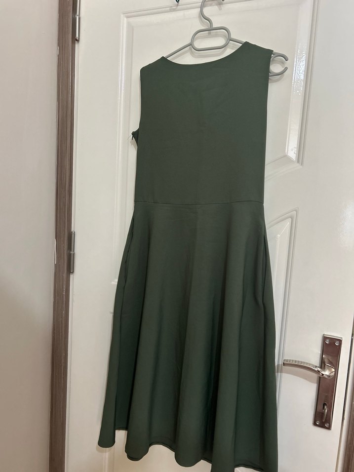 Yeşil Midi Kolsuz Pilili Kadın Elbise - Görsel 5