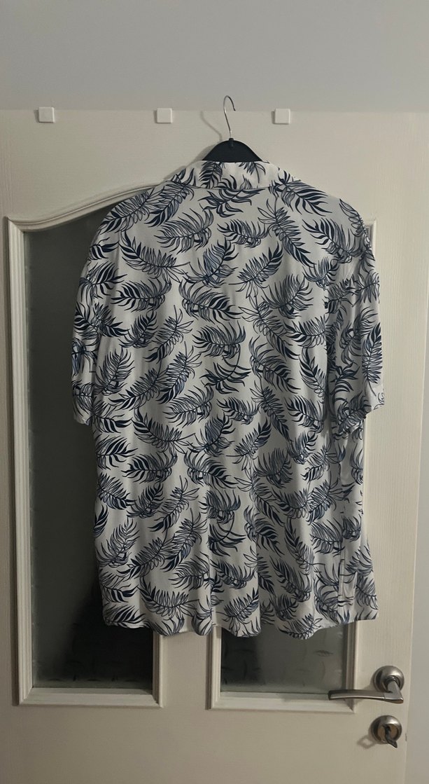 Gri Yaprak Desenli Kısa Kollu Gömlek - Görsel 2