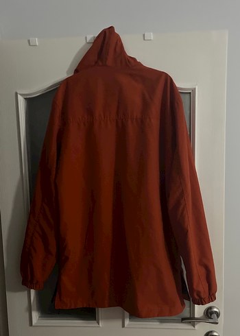 Kırmızı Kapüşonlu Erkek Rüzgarlık - Görsel 2