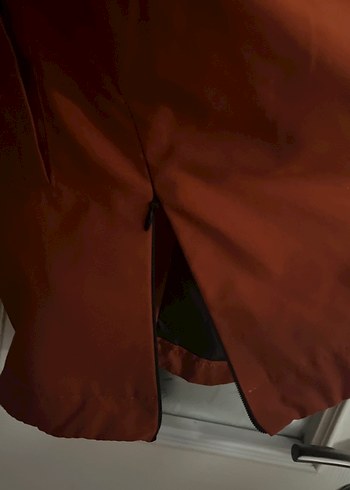 Kırmızı Kapüşonlu Erkek Rüzgarlık - Görsel 3