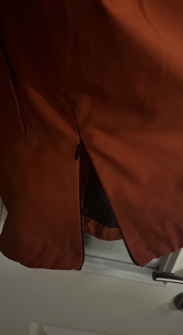 Kırmızı Kapüşonlu Erkek Rüzgarlık - Görsel 3