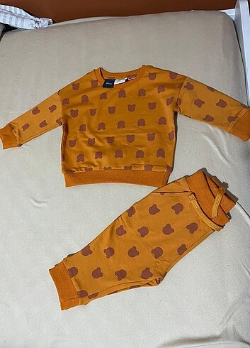 4 Yaş Beden turuncu Renk Zara Mickey eşofman takımı 