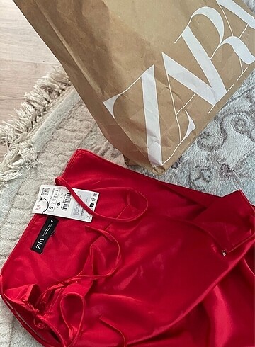 Zara Zara Uzun Kırmızı Saten Elbise Etiketli