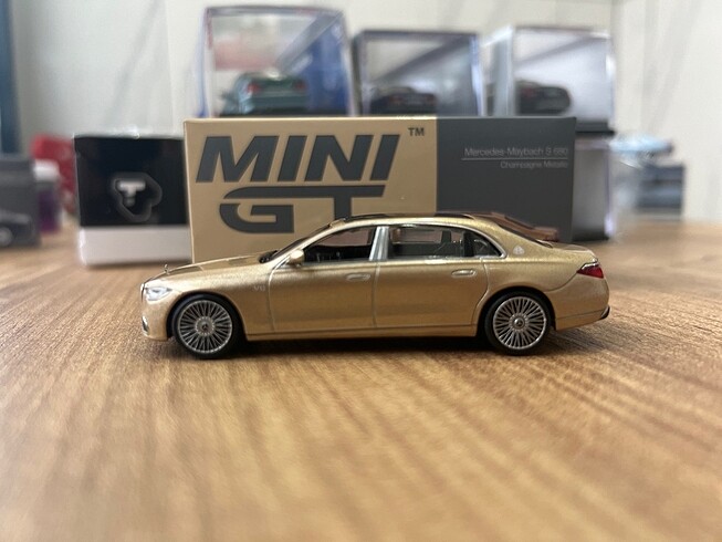 Mercedes maybach 1/64 minigt diecast