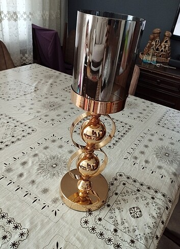 Gold ayaklı şamdan