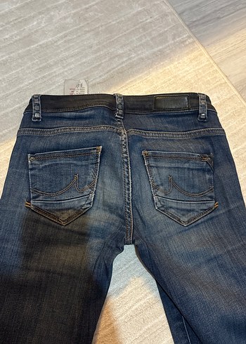 26 Beden Kadın Lacivert Dar Kesim Midi Boy Jean