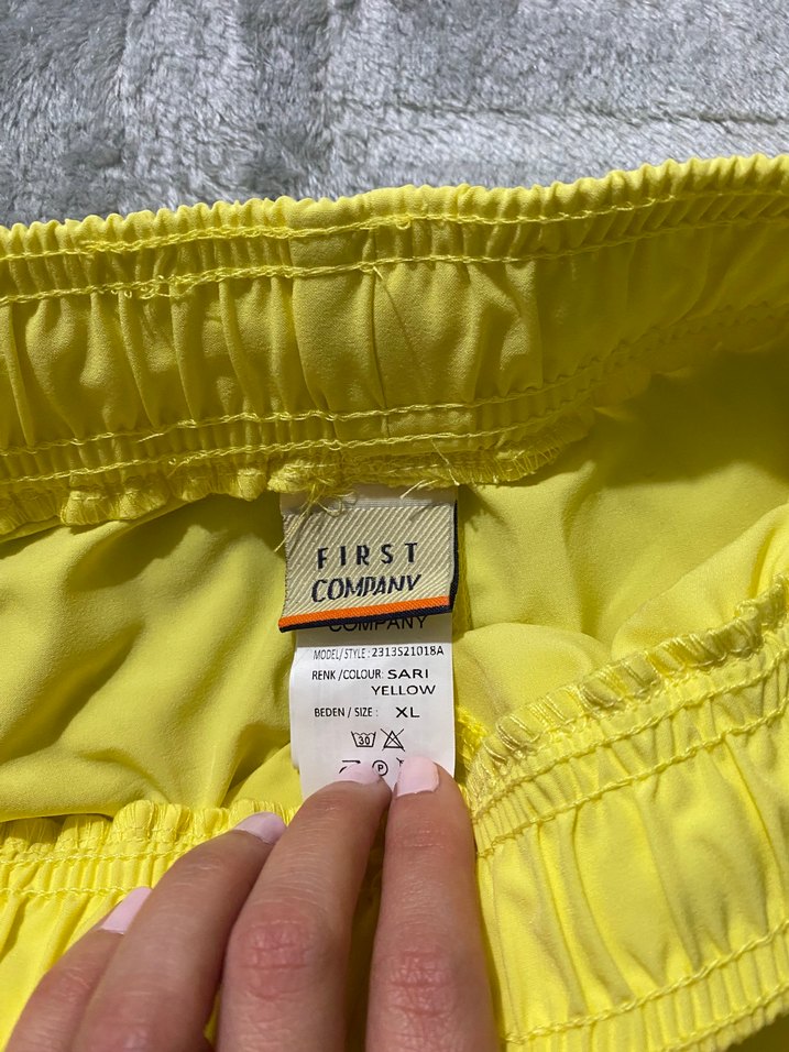 Sarı Mini kadın Şort - Görsel 3