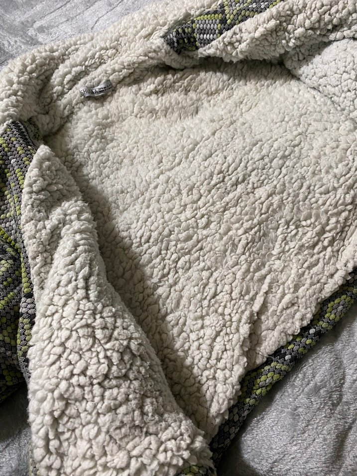 Çeşitli renk ve detay kürklü ceket - Görsel 3