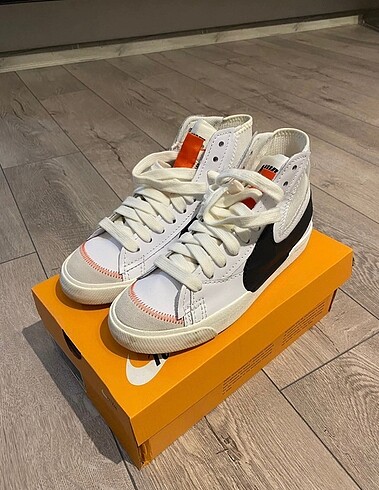Nike Blazer Mid