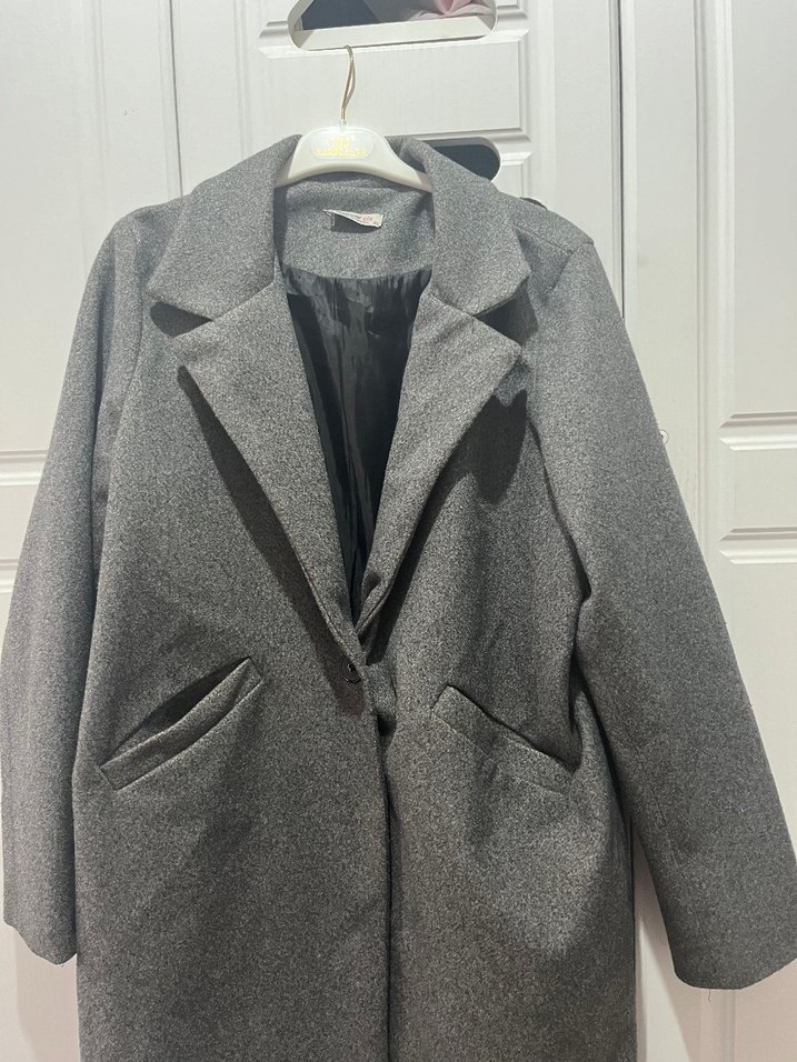 Gri Düğmeli Kaban - Görsel 2