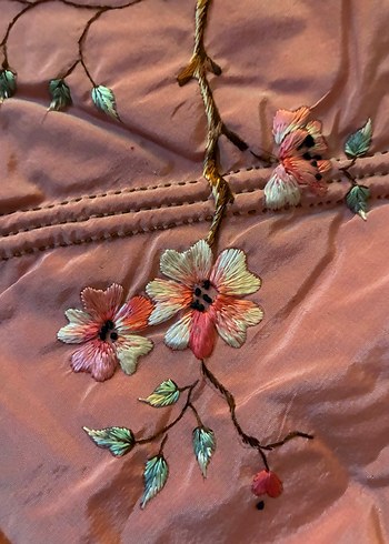 Nakışlı Pembe Yatak Örtüsü - Görsel 4