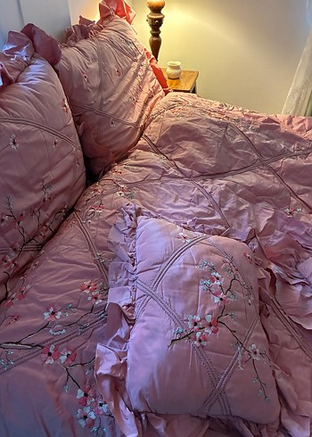 Nakışlı Pembe Yatak Örtüsü - Görsel 3