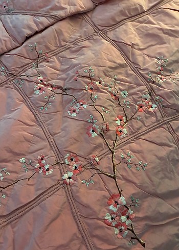 Nakışlı Pembe Yatak Örtüsü - Görsel 6