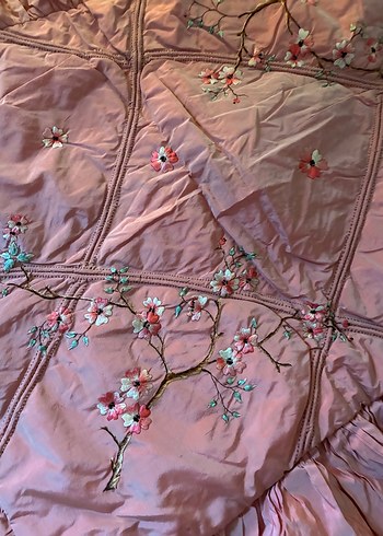 Nakışlı Pembe Yatak Örtüsü - Görsel 9