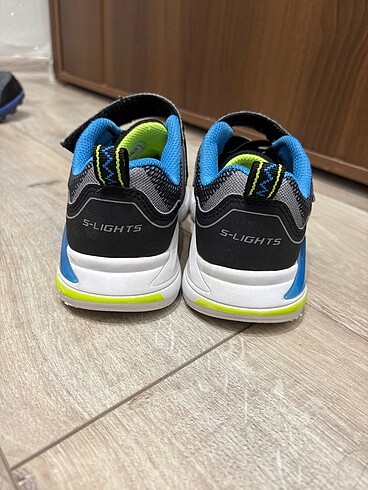 32 Beden Skechers ışıklı spor ayakkabı