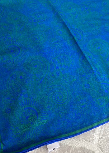 Armine Silkhome soft eşarp minik bir defosu mevcut