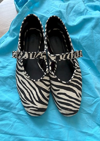 Tokalı Zebra Desenli Kadın Babet