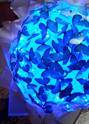 s Beden 101 kelebekten oluşan led ışıklı kelebek buket