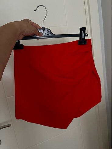 Bershka kırmızı şort etek