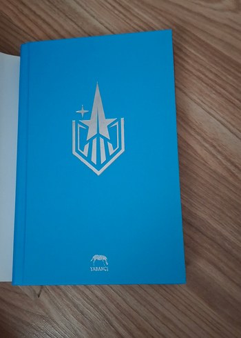 Kitap Kurdu ve Çirkin - Ashley Poston - Görsel 2